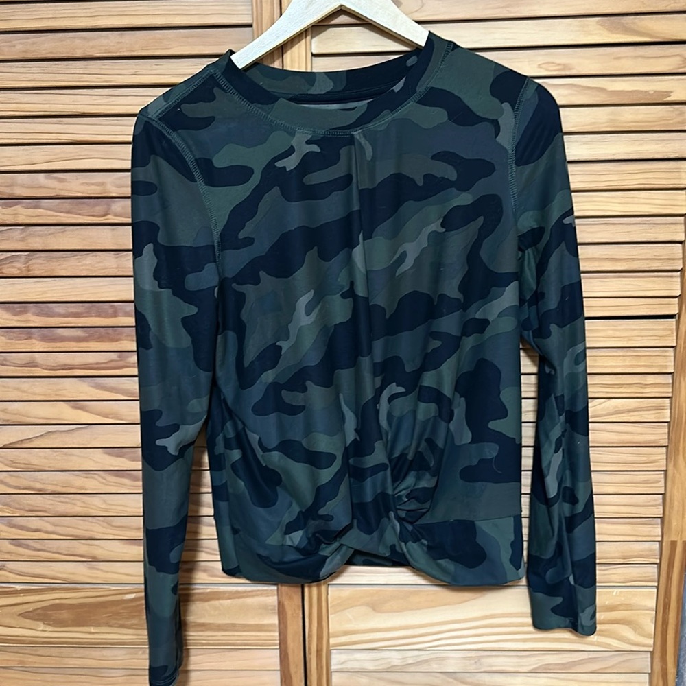 Women’s Camo Active Top